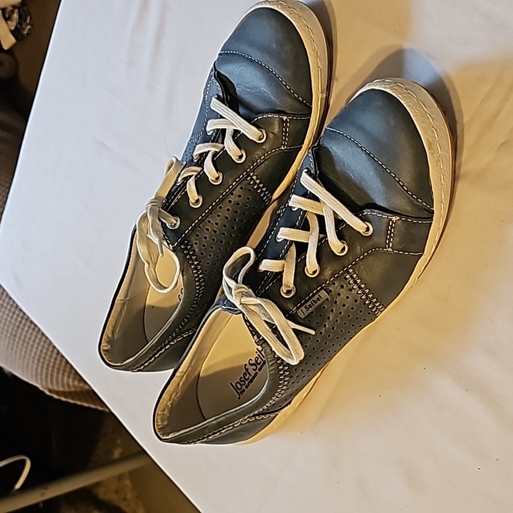 Josef Seibel the European comfort shoe Lace Sneakers. Blue Size EU39 US W8.0-8.5